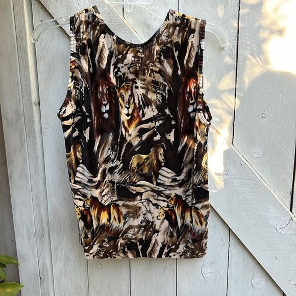 Plisse Vintage Lion Tank - Picture 4 of 8